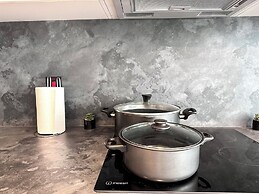 2 Ensuite Central Access- Cityview & Parking