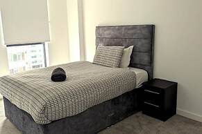 Sleeps 4 Central Ensuite - Cityview & Parking