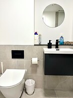 2 Ensuite Central Access- Cityview & Parking