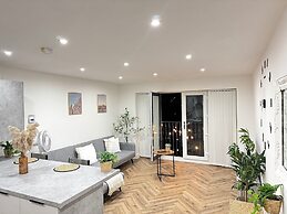 Birmingham City 2 Bedroom Apartment - Free Parking