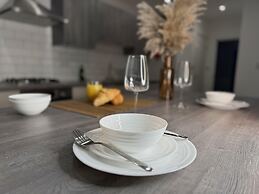 Birmingham City 2 Bedroom Apartment - Free Parking