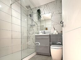 Birmingham City 2 Bedroom Apartment - Free Parking