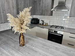 Birmingham City 2 Bedroom Apartment - Free Parking