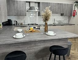 Birmingham City 2 Bedroom Apartment - Free Parking