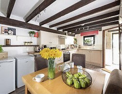 Beautiful Character Cottage - With Hot Tub