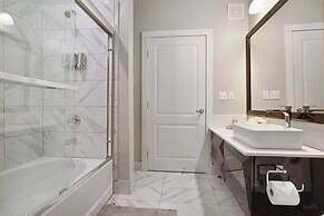Luxurious Downtown Condo