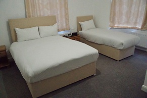 Gatwick Birchwood Lodge