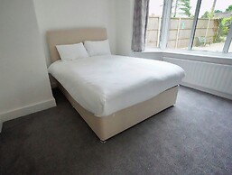 Gatwick Birchwood Lodge