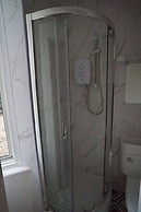 Gatwick Birchwood Lodge