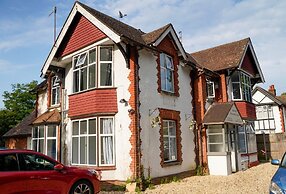 Gatwick Birchwood Lodge