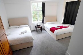 Gatwick Birchwood Lodge