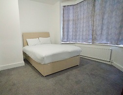 Gatwick Birchwood Lodge