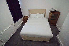 Gatwick Birchwood Lodge