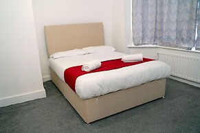 Gatwick Birchwood Lodge