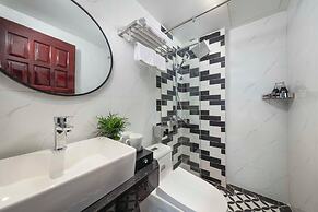 Madelise Central Grand Hotel