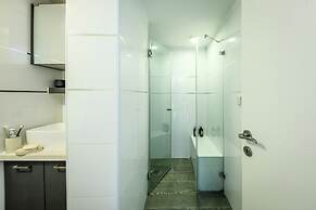 Charming 1BR Apt by Sea N' Rent