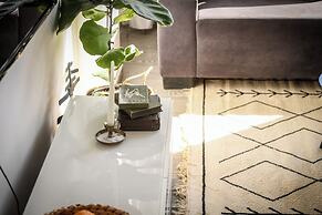 Charming 1BR Apt by Sea N' Rent