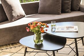 Charming 1BR Apt by Sea N' Rent