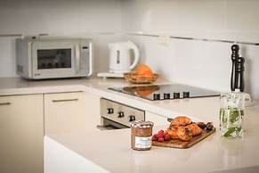 Charming 1BR Apt by Sea N' Rent