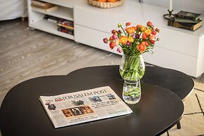 Charming 1BR Apt by Sea N' Rent