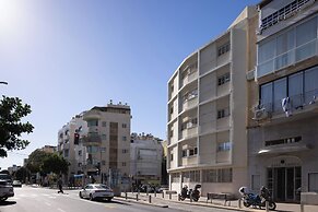 Charming 1BR Apt by Sea N' Rent