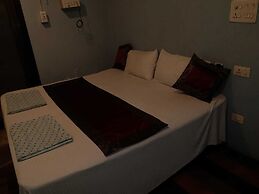 Hotel Medwin Kashi Dham