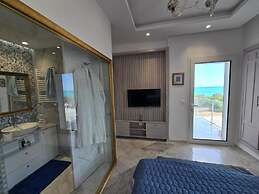 Luxurious Sea View With Private Beach in Gammarth Marsa