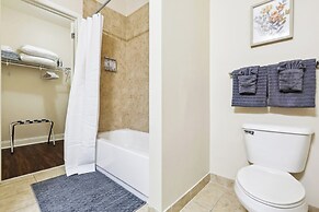 Elegant Condos in NOLA with Rooftop Pool