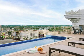 Elegant Condos in NOLA with Rooftop Pool