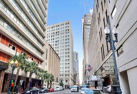 Elegant Condos in NOLA with Rooftop Pool