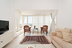 Bright and Charming 1BR Apt Near Shore