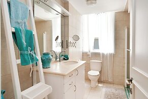 Bright and Charming 1BR Apt Near Shore