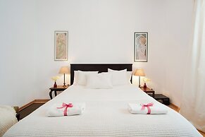 Bright and Charming 1BR Apt Near Shore