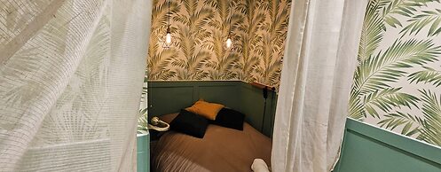 Tropical Hideaway Studio Apartment