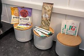 Tropical Hideaway Studio Apartment