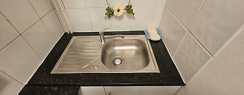 Tropical Hideaway Studio Apartment