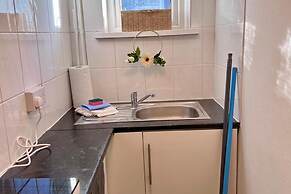 Tropical Hideaway Studio Apartment