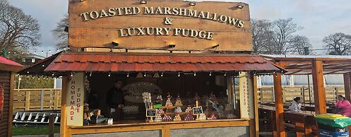 Tropical Hideaway Studio Apartment