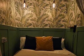 Tropical Hideaway Studio Apartment