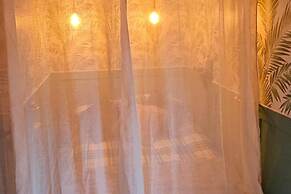 Tropical Hideaway Studio Apartment