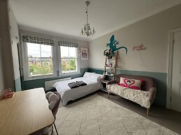 London Charm on Connaught Avenue