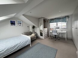 London Charm on Connaught Avenue