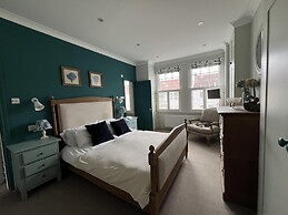London Charm on Connaught Avenue