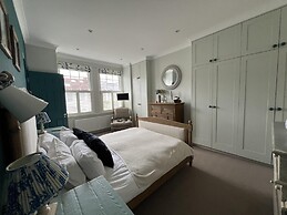 London Charm on Connaught Avenue