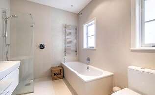 London Charm on Connaught Avenue