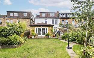 London Charm on Connaught Avenue