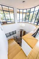 Spacious 3BR Penthouse w Rooftop