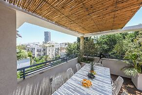 Spacious 3BR Penthouse w Rooftop