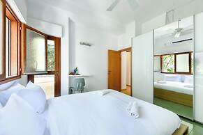 Spacious 3BR Penthouse w Rooftop