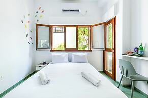 Spacious 3BR Penthouse w Rooftop